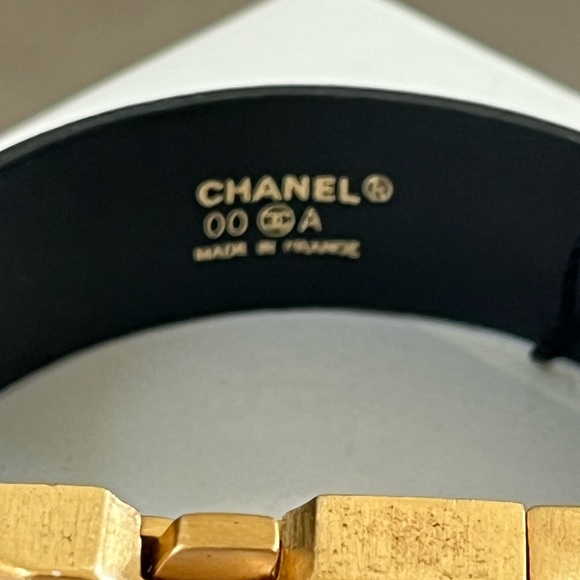 AUTHENTIC VERY RARE CHANEL Vintage Red Crystal Gold Buckle Leather Belt Bracelet - Picture 6 of 10